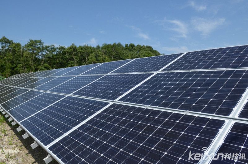 科學家研發新型鈣鈦礦型太陽能電池：穩定成本降低