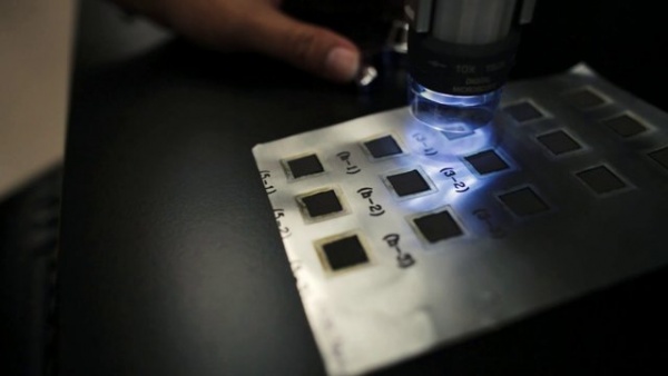 低成本柔性可更換電池或用于可穿戴設備