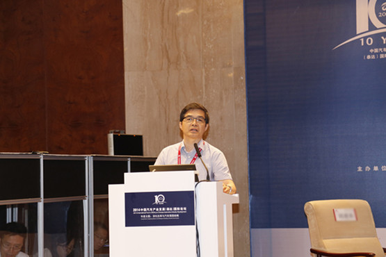 歐陽(yáng)明高：電動(dòng)汽車(chē)今年增幅300%以上（圖）