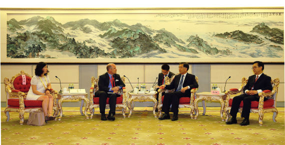 汪洋會見特斯拉吳碧瑄：擬放松制造業(yè)準(zhǔn)入