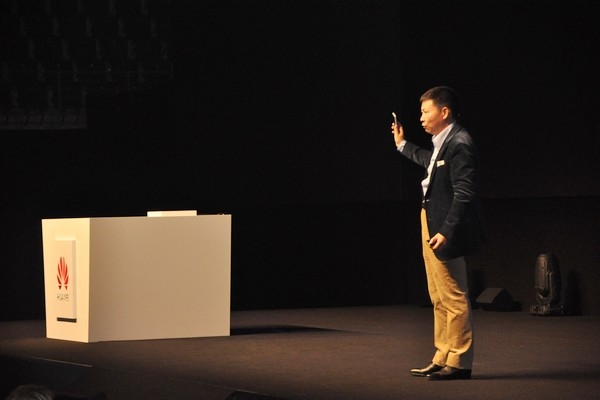 華為余承東:智能機份額三年內沖二 不做“Me Too”贏在未來 華為余承東:智能機份額三年內沖二 不做“Me Too”贏在未來