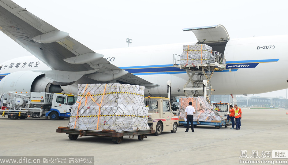 首批93噸蘋果iPhone 6從富士康鄭州工廠運(yùn)抵美國 首批93噸蘋果iPhone 6從富士康鄭州工廠運(yùn)抵美國