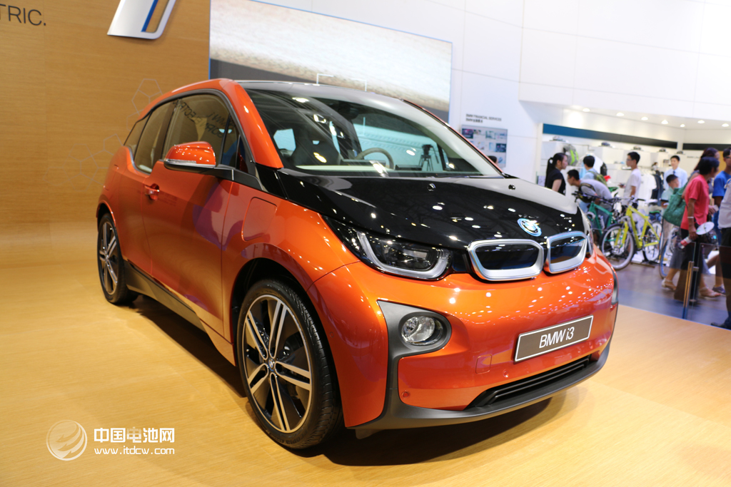 寶馬i3/i8電動車將于今晚上市 i3或45萬元起 寶馬i3/i8電動車將于今晚上市 i3或45萬元起