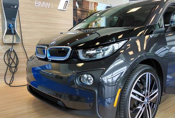 加州寶馬i3電動(dòng)汽車租賃:每月369美元 加州寶馬i3電動(dòng)汽車租賃:每月369美元