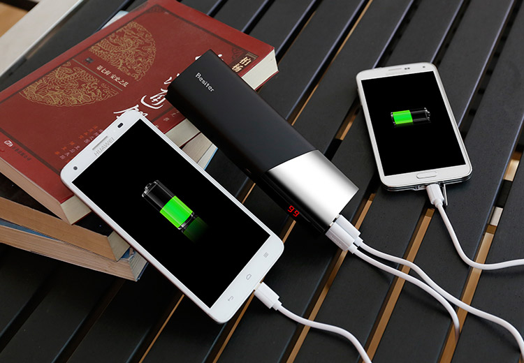 JDPhone首款移動電源:10400mAh倍斯特天王星 JDPhone首款移動電源:10400mAh倍斯特天王星