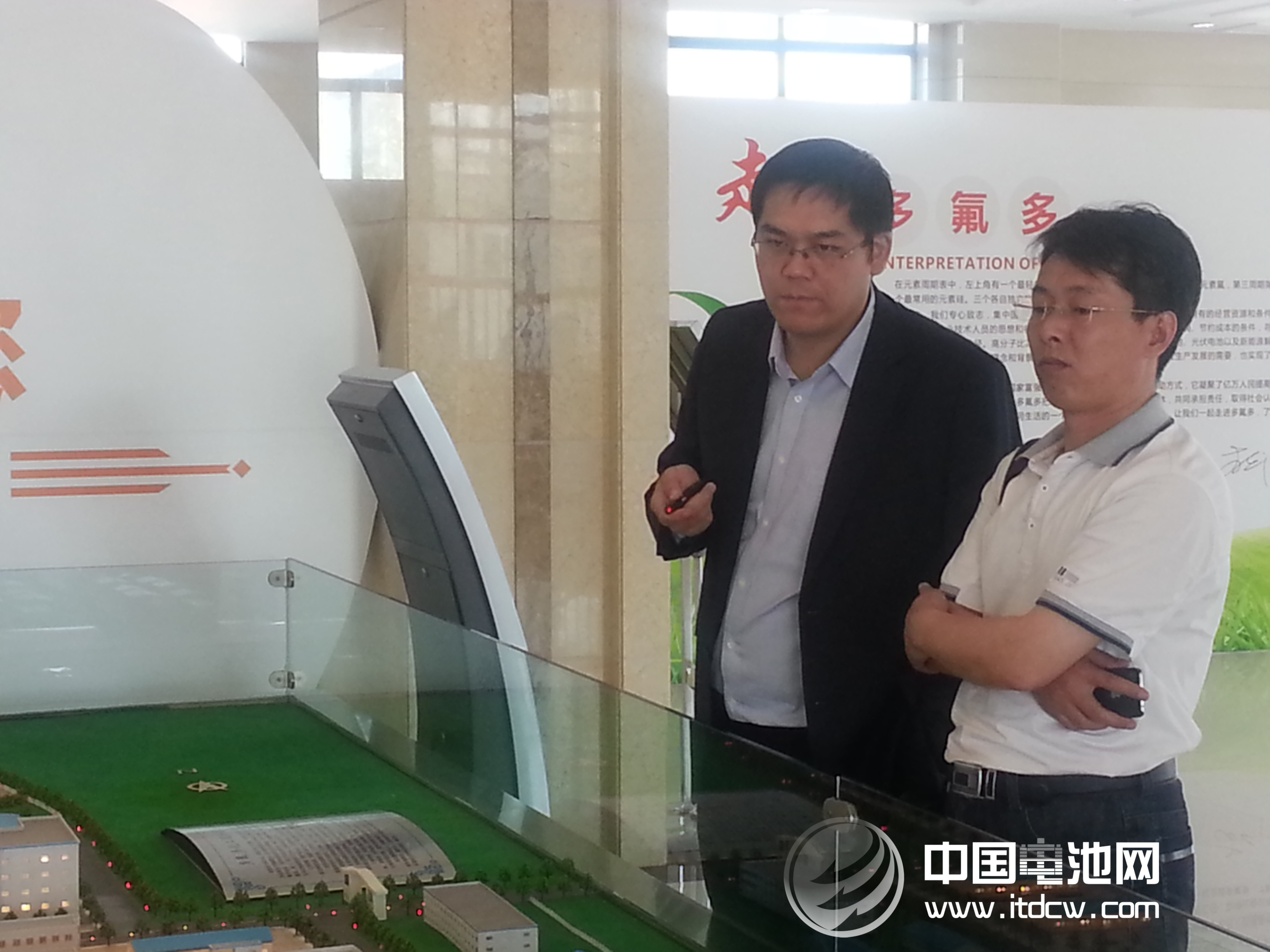 中國電池網創始人于清教調研多氟多化工 李云峰副總經理陪同 中國電池網創始人于清教調研多氟多化工 李云峰副總經理陪同