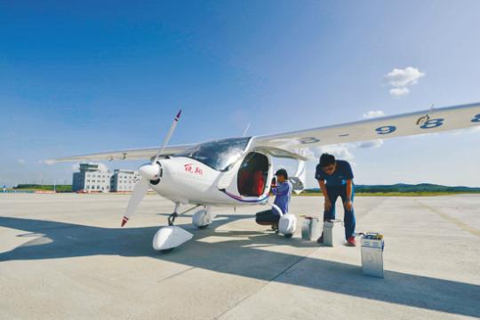 國內首款裝載鋰電池新能源飛機在法庫完成試飛 國內首款裝載鋰電池新能源飛機在法庫完成試飛