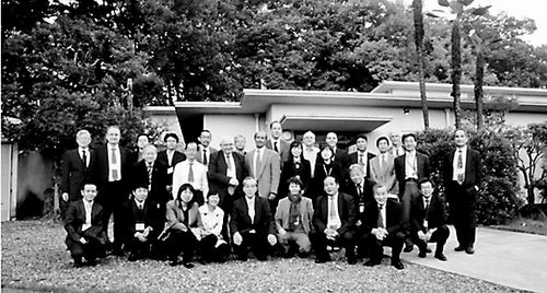 張華民作為項目負責人牽頭國際液流電池首批標準制定，圖為iec標準專家合影