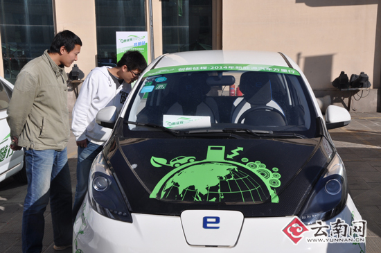 昆明市民現場了解新能源汽車