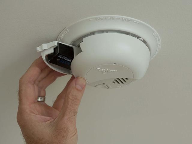 智能電池讓普通煙霧報警器也能向手機發警報