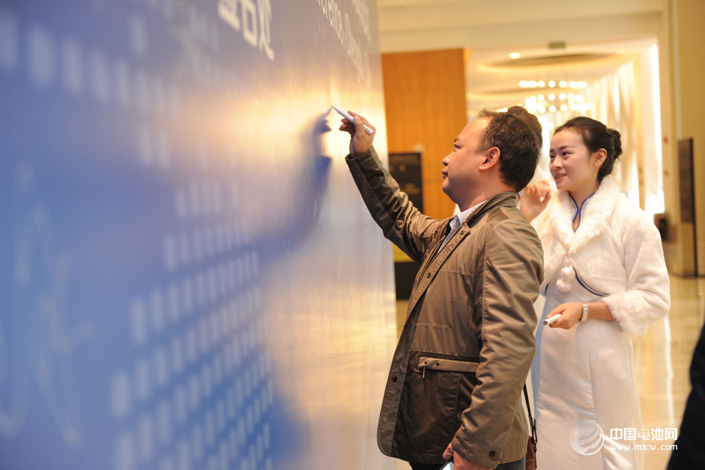 2014年第二屆中國(guó)（成都）鋰電新能源產(chǎn)業(yè)國(guó)際高峰論壇