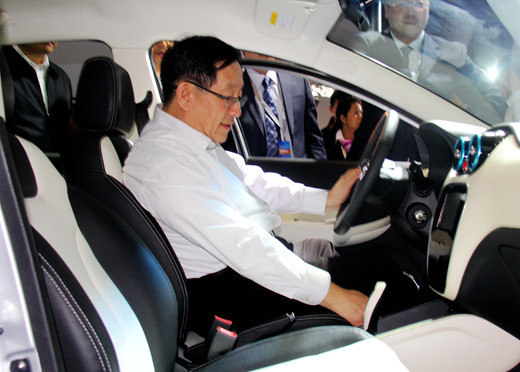 科技部部長(zhǎng)萬(wàn)鋼現(xiàn)身廣州車展 買自主新能源車劃算