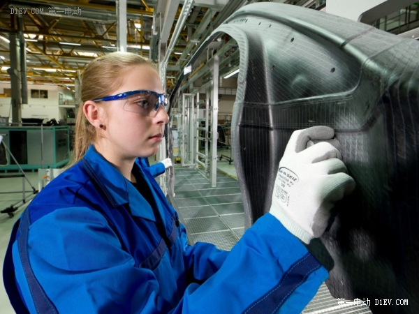 特斯拉與寶馬談判合作 開發電池和輕量化零部件