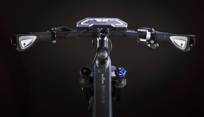 它是一部“Baidu”牌的智能單車。現在,百度給它的官方名稱是“DuBike”。 它是一部“Baidu”牌的智能單車。現在,百度給它的官方名稱是“DuBike”。