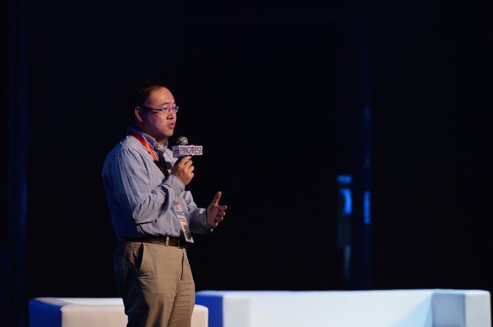 它是一部“Baidu”牌的智能單車。現在,百度給它的官方名稱是“DuBike”。 它是一部“Baidu”牌的智能單車。現在,百度給它的官方名稱是“DuBike”。