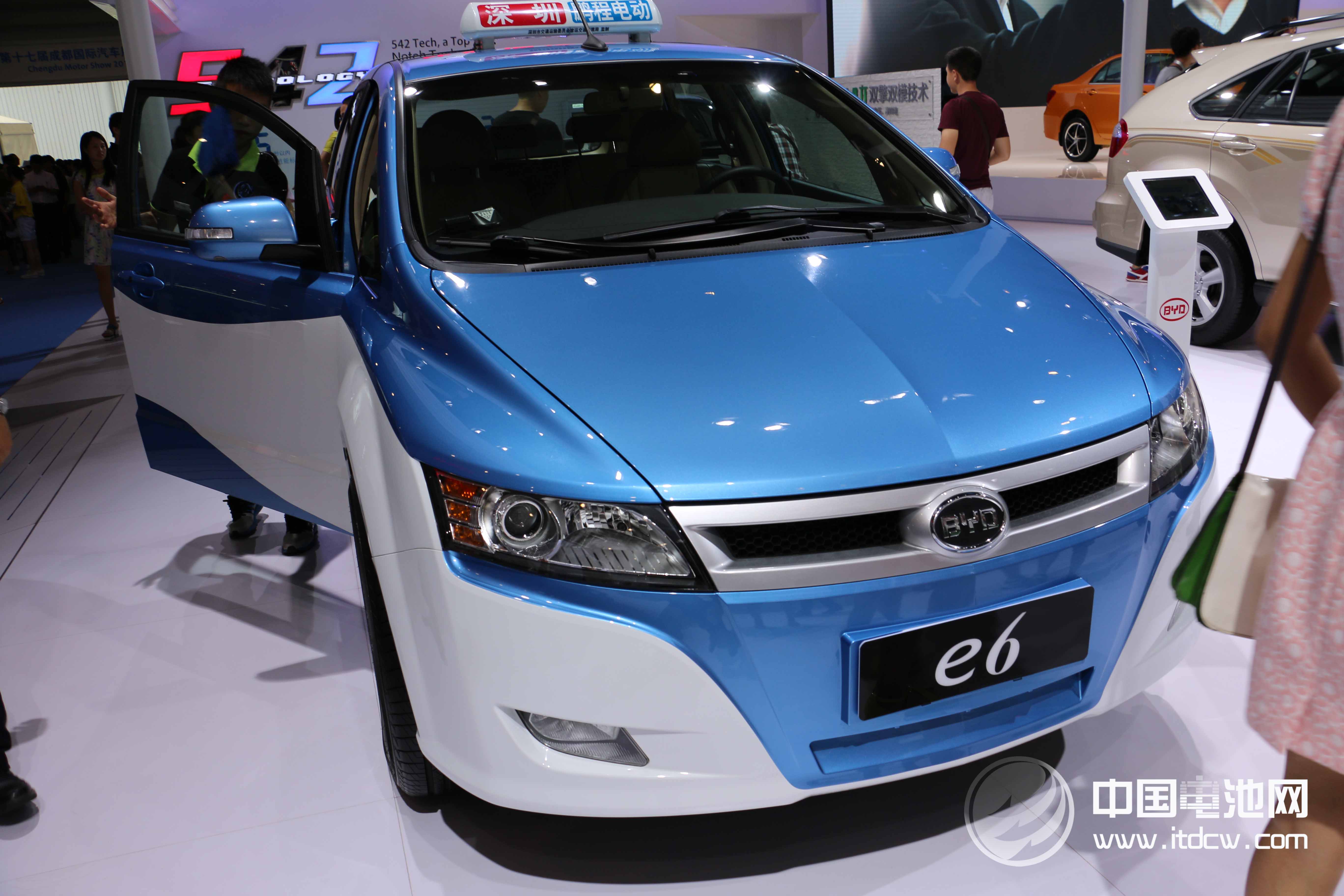 比亞迪發(fā)重大轉(zhuǎn)型信號(hào)  主營(yíng)向新能源汽車(chē)轉(zhuǎn)變