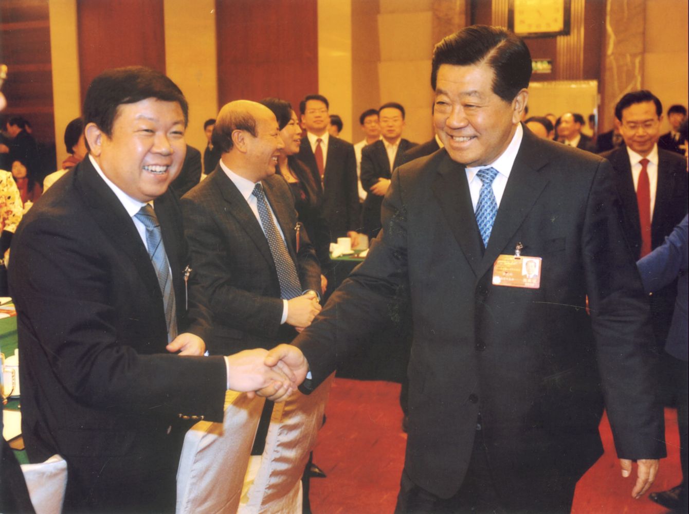 背負(fù)巨額欠款 諱言董事長(zhǎng)成老賴(lài) 眾和股份定增存疑 背負(fù)巨額欠款 諱言董事長(zhǎng)成老賴(lài) 眾和股份定增存疑