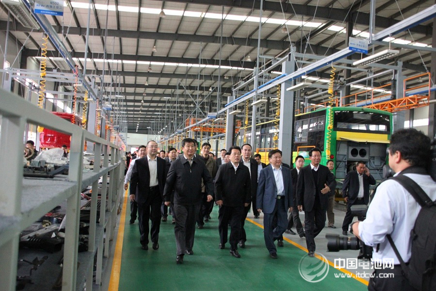 長(zhǎng)江牌電動(dòng)汽車首發(fā)車型下線  云南五龍正式投產(chǎn)