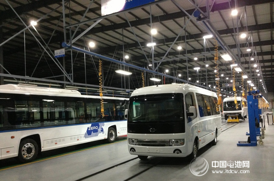 長(zhǎng)江牌電動(dòng)汽車首發(fā)車型下線  云南五龍正式投產(chǎn)