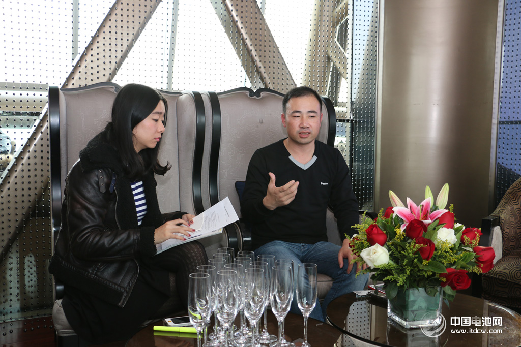 蘋果iPhone天生伴侶 深圳倍斯特推出小蘋果移動電源 蘋果iPhone天生伴侶 深圳倍斯特推出小蘋果移動電源