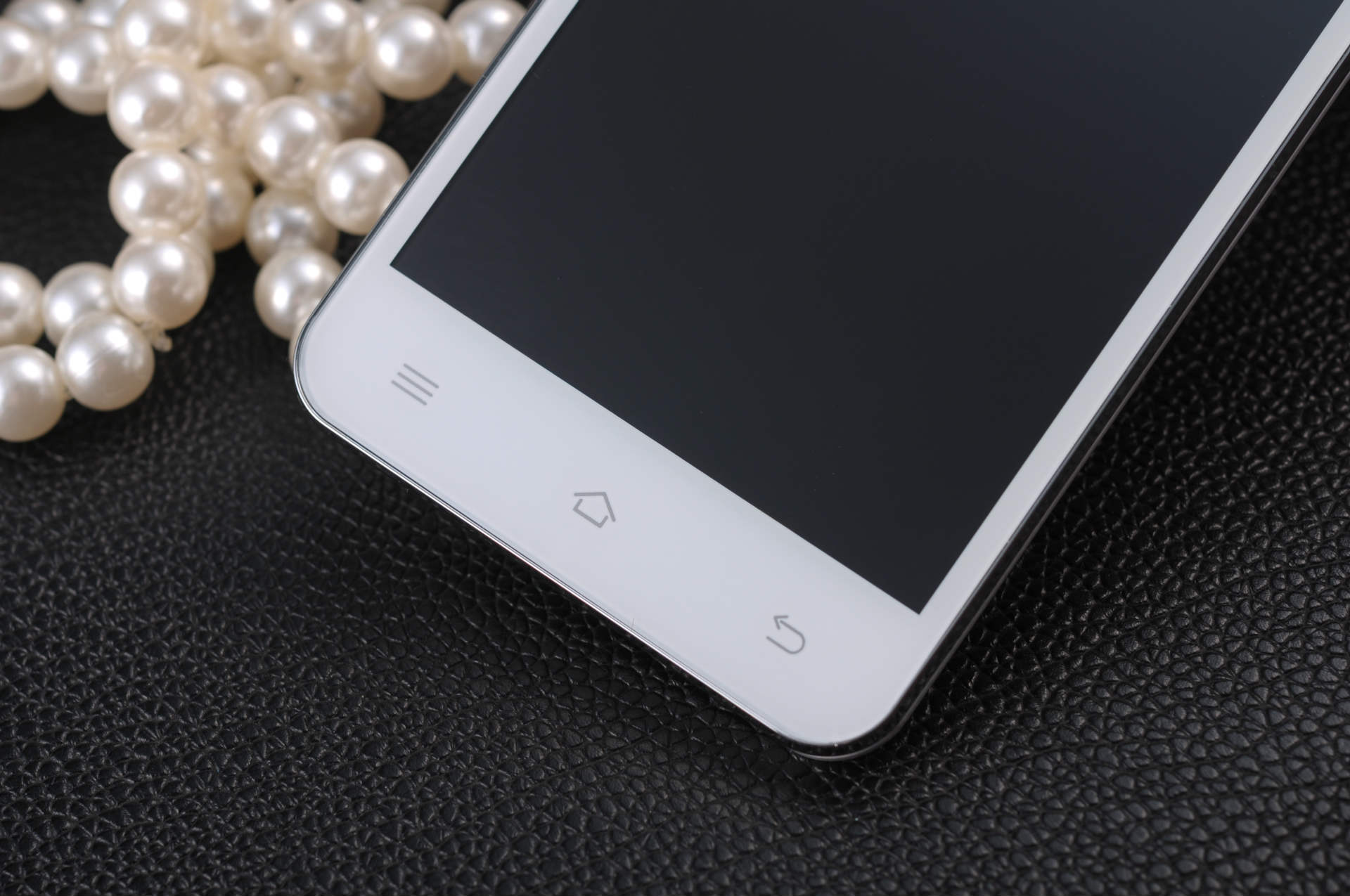 2014中國智能手機產(chǎn)業(yè)白皮書發(fā)布 智能化達(dá)92%