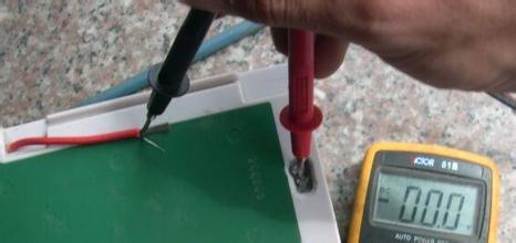 “無(wú)負(fù)極電池”問(wèn)世 或?qū)㈩嵏搽妱?dòng)車和手機(jī)電池