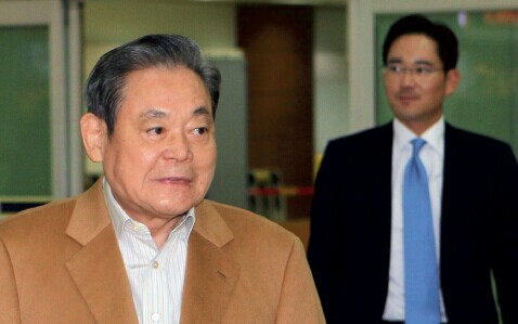 p74 在三星電子董事長李健熙住院之后，李在镕（右）將繼承三星電子、金融、建筑等集團主力業務部門的格局更加明晰。 CFP