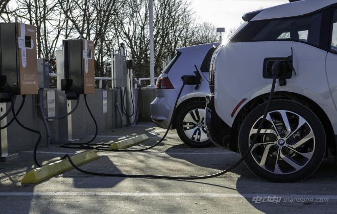 寶馬大眾聯(lián)手在美建快充網(wǎng)絡(luò) 向所有用戶開(kāi)放使用 寶馬大眾聯(lián)手在美建快充網(wǎng)絡(luò) 向所有用戶開(kāi)放使用