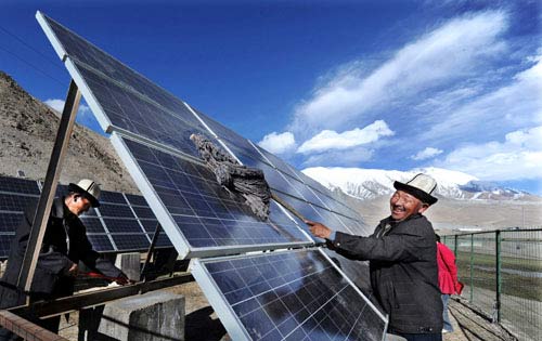 發(fā)揮新疆資源優(yōu)勢 加快光伏產(chǎn)業(yè)發(fā)展