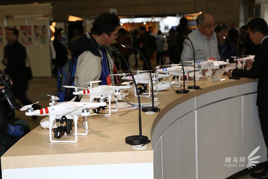 四軸飛行器:下一個電動車?攔住那架沒有牌照的無人機 四軸飛行器:下一個電動車?攔住那架沒有牌照的無人機