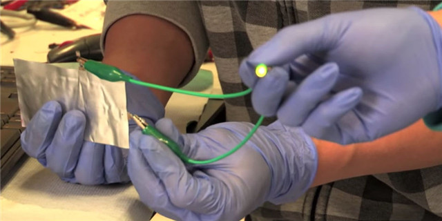 斯坦福大學研發出新型鋁電池 性能超鋰電池 斯坦福大學研發出新型鋁電池 性能超鋰電池