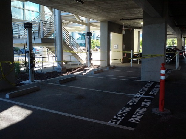 電動(dòng)車進(jìn)駐大樓 美國(guó)ChargePoint 推出公寓用電動(dòng)車充電座