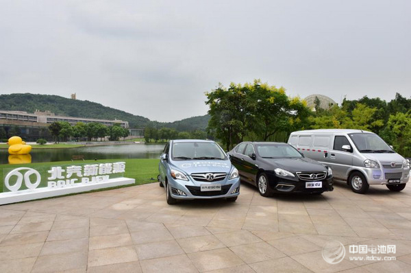 新能源電動(dòng)車?yán)迷佻F(xiàn) 實(shí)力微型電動(dòng)車企業(yè)見到曙光 新能源電動(dòng)車?yán)迷佻F(xiàn) 實(shí)力微型電動(dòng)車企業(yè)見到曙光