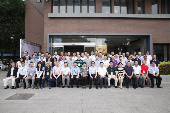 清華大學(xué)新能源汽車研修班畢業(yè)典禮活動現(xiàn)場 清華大學(xué)新能源汽車研修班畢業(yè)典禮活動現(xiàn)場