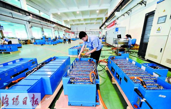 今年1月至4月，中航鋰電實現產值、銷售收入、利潤總額同比分別增長2.76倍、3.79倍和2.7倍。