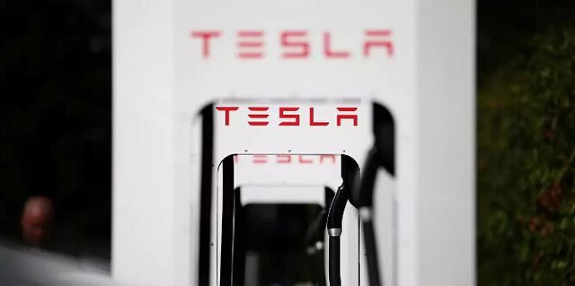 充電樁與換電模式:特斯拉為何不推90秒換電技術了? 充電樁與換電模式:特斯拉為何不推90秒換電技術了?