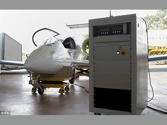 純電動(dòng)飛機(jī)起飛了!“空中特斯拉”純電動(dòng)飛機(jī)亮相 純電動(dòng)飛機(jī)起飛了!“空中特斯拉”純電動(dòng)飛機(jī)亮相