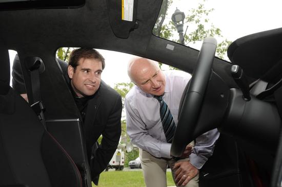 與鋰離子電池科學家合作 特斯拉欲開發廉價電動車 與鋰離子電池科學家合作 特斯拉欲開發廉價電動車