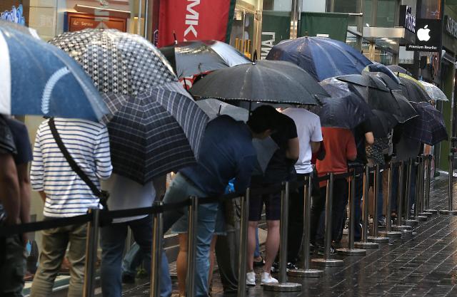 蘋果Apple Watch今日起韓國發售 大雨擋不住“果粉”熱情