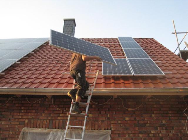 日本推算2040年廢棄太陽能電池板將達77萬噸 日本推算2040年廢棄太陽能電池板將達77萬噸