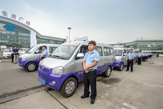 北汽新能源200臺(tái)純電動(dòng)微公交在北京亦莊開(kāi)跑