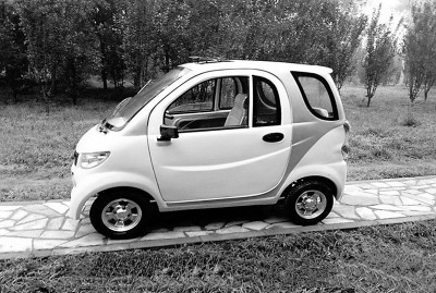  老年代步車無國標無牌照無監管 “裸奔”何時終結？