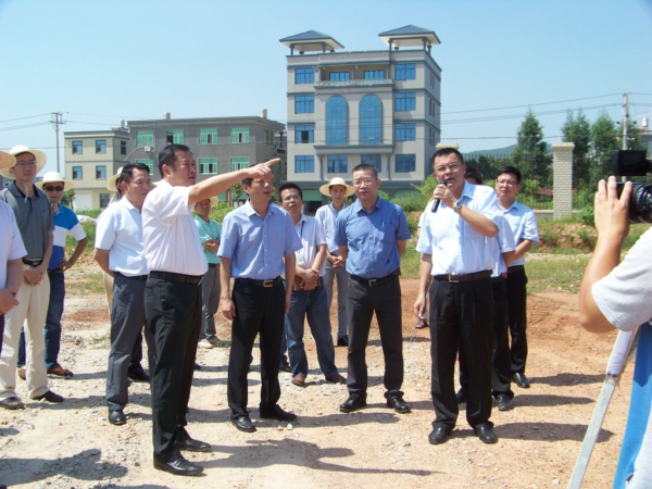 福建漳州市領(lǐng)導(dǎo)到猛獅新能源調(diào)研 梁偉新:做出好產(chǎn)品 福建漳州市領(lǐng)導(dǎo)到猛獅新能源調(diào)研 梁偉新:做出好產(chǎn)品