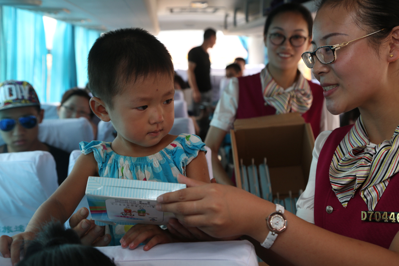 青島至萊西全國首條純電動城際公交線路 休體大會專號開通 青島至萊西全國首條純電動城際公交線路 休體大會專號開通