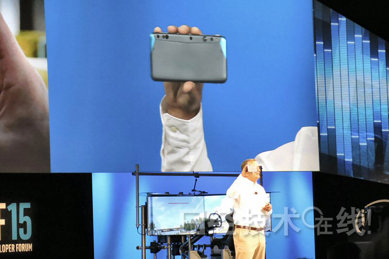 英特爾演示RealSense智能手機(jī) 適用于谷歌Tango項(xiàng)目 英特爾演示RealSense智能手機(jī) 適用于谷歌Tango項(xiàng)目