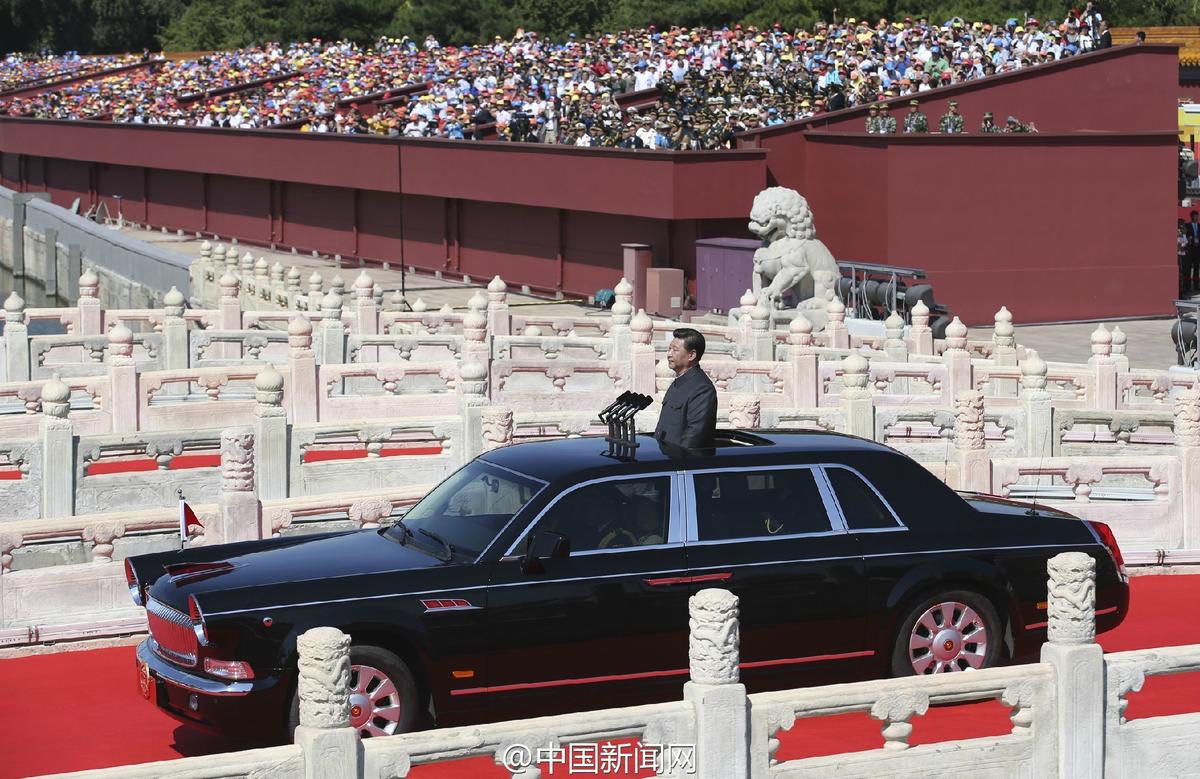 勝利日大閱兵：習近平坐國產紅旗車檢閱部隊 