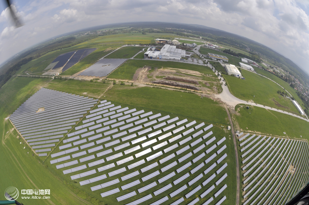 多晶硅加工貿易進口“限令”周年  光伏上下游業(yè)績兩重天