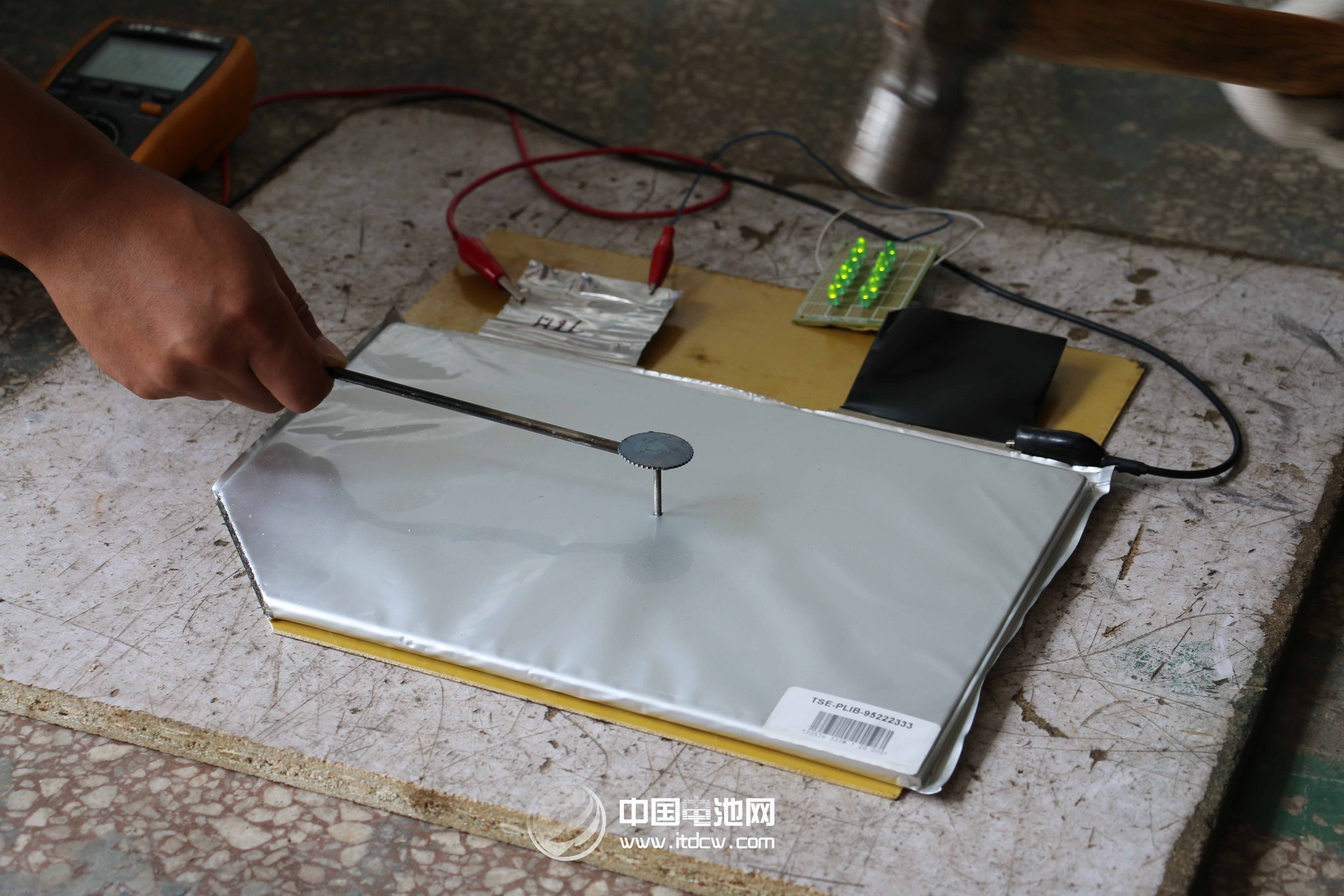 車企業(yè)績(jī)?cè)鲩L(zhǎng)靠新能源 鋰電池全球新增投資近八成在中國(guó) 車企業(yè)績(jī)?cè)鲩L(zhǎng)靠新能源 鋰電池全球新增投資近八成在中國(guó)