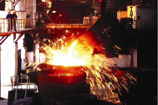 武鋼45職工當(dāng)協(xié)警背后：A股鋼企半年虧超百億