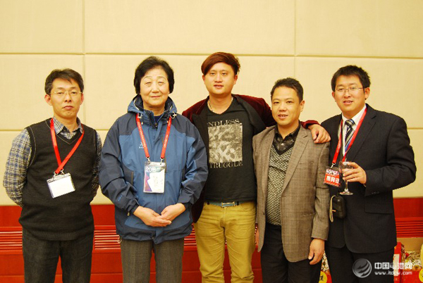 中國電池網創始人于清教與天津自行車協會理事長龔曉燕等合影